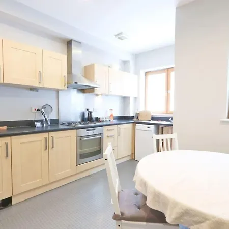 Holiday home Two Bedroom Townhouse Walking Distance From Temple Meads