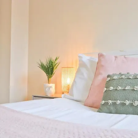 Two Bedroom Townhouse Walking Distance From Temple Meads