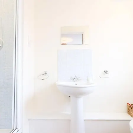 Two Bedroom Townhouse Walking Distance From Temple Meads *